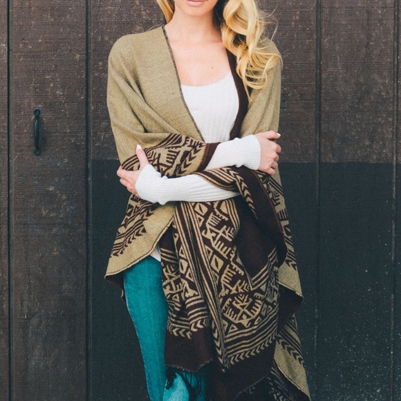 JUST IN MOCHA Reversible Border Tassel Ponchos - Picture 2 of 3